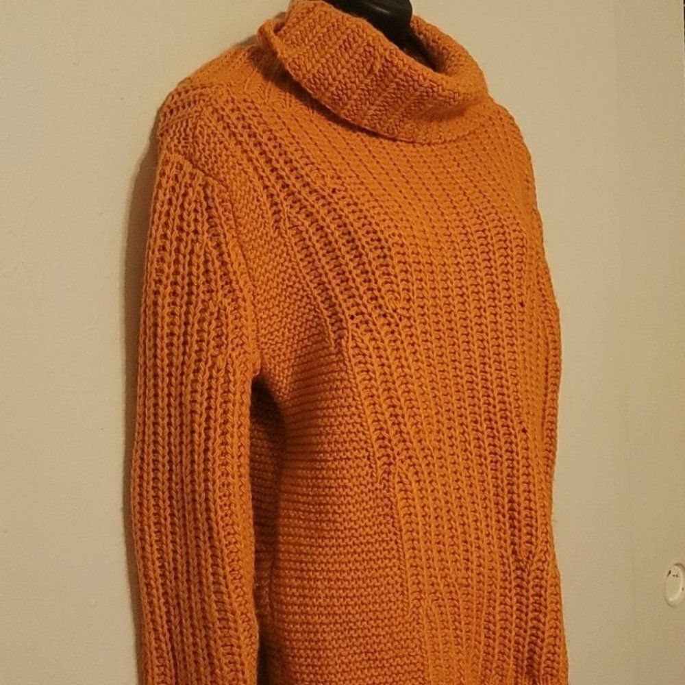- Banana republic turtleneck Italian yarn size small